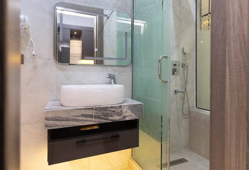 استودیوی لوکس, Gta Hotel Ikeja