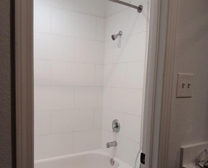 스위트 킹사이즈 침대, Stateline Stayovers Extended Stay