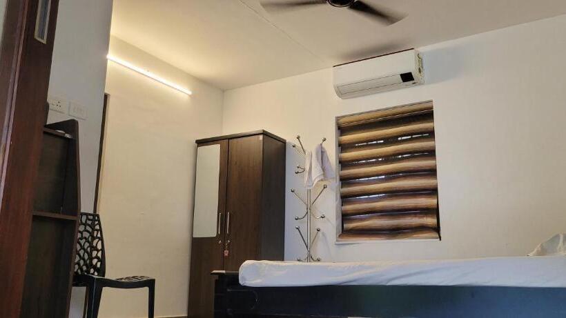 Номер Стандарт Вид на Озеро, Thengaparambath Retreat