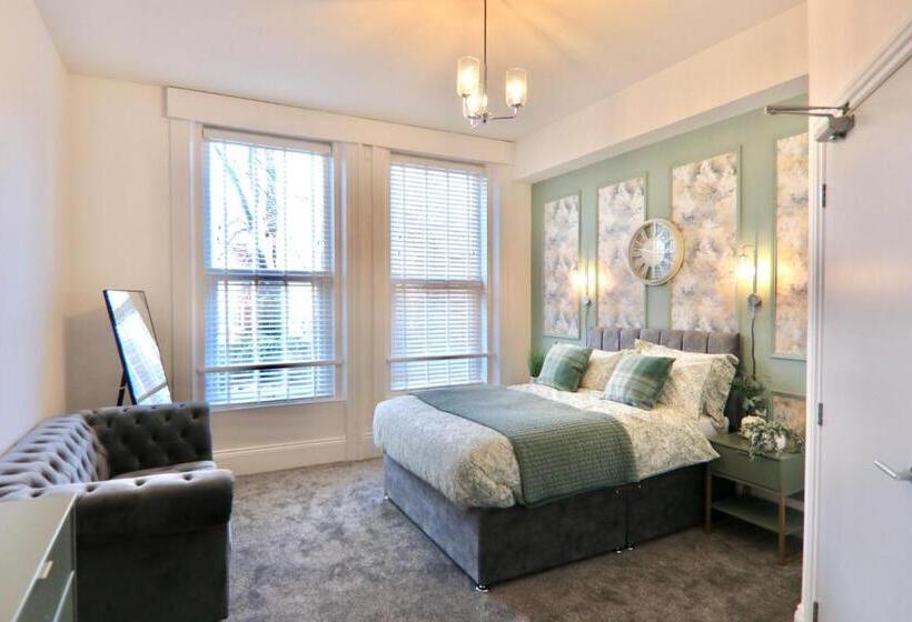 Номер Deluxe, The Grand Guest House   Bond Street