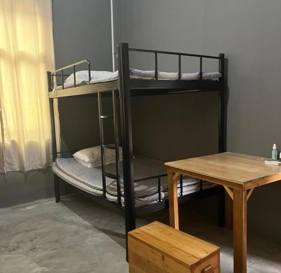 Кровать в Общей Комнате, Gar S Homestay