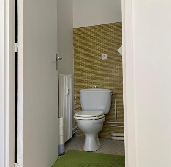 Номер Стандарт Совместная Ванная, Chambre à Côté Du Stade Arena La Défense Paris