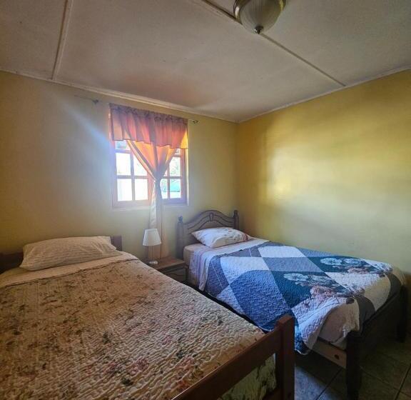 Дом 3 Спальни, Hostal Casa Los Duendes