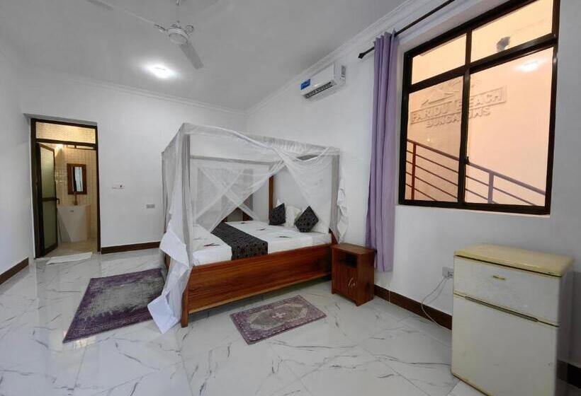 اتاق استاندارد با چشم‌انداز استخر, Blue Tides Hotel & Restaurant