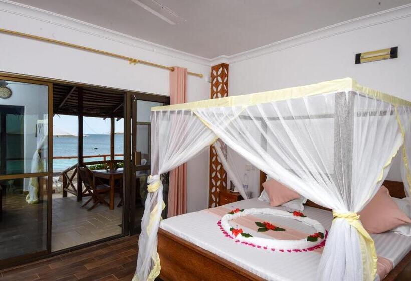 اتاق خانوادگی با چشم‌انداز دریا, Blue Tides Hotel & Restaurant