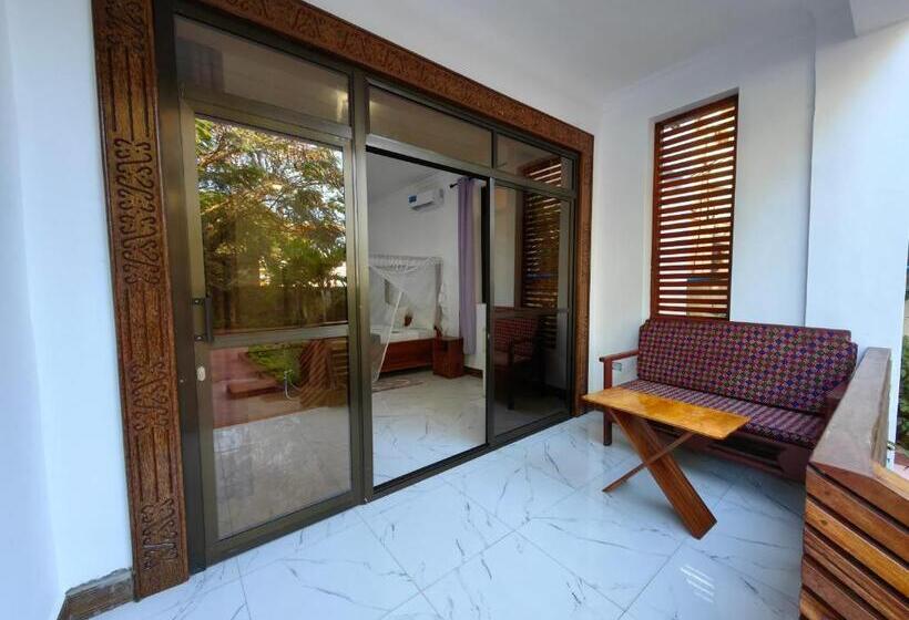 اتاق استاندارد با چشم‌انداز استخر, Blue Tides Hotel & Restaurant