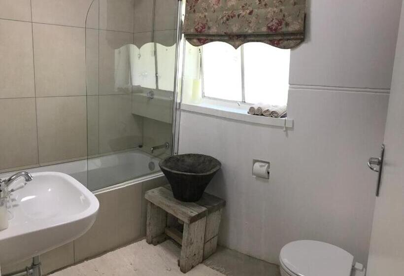 اتاق استاندارد چهارنفره با چشم‌انداز باغ, In The Vine Country Manor Guesthouse