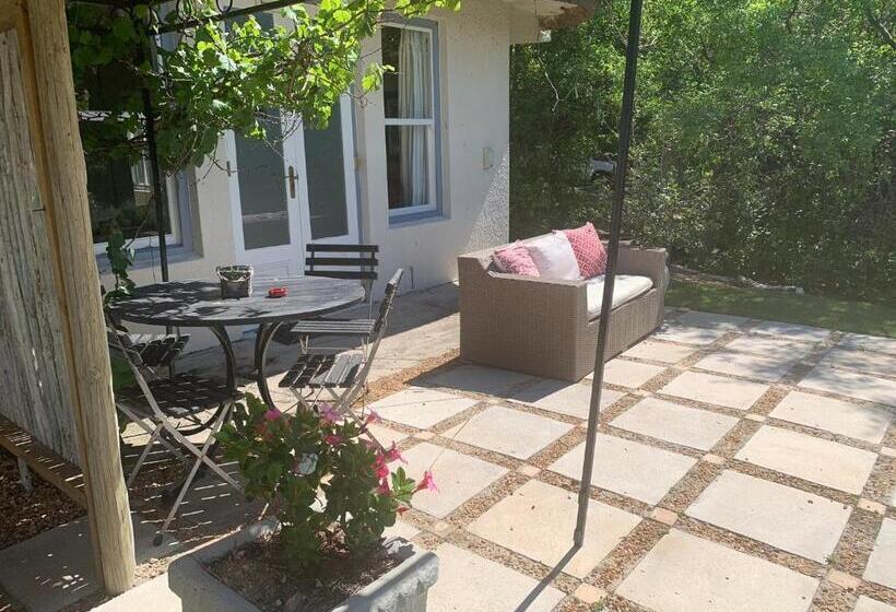 اتاق استاندارد با چشم‌انداز استخر, In The Vine Country Manor Guesthouse