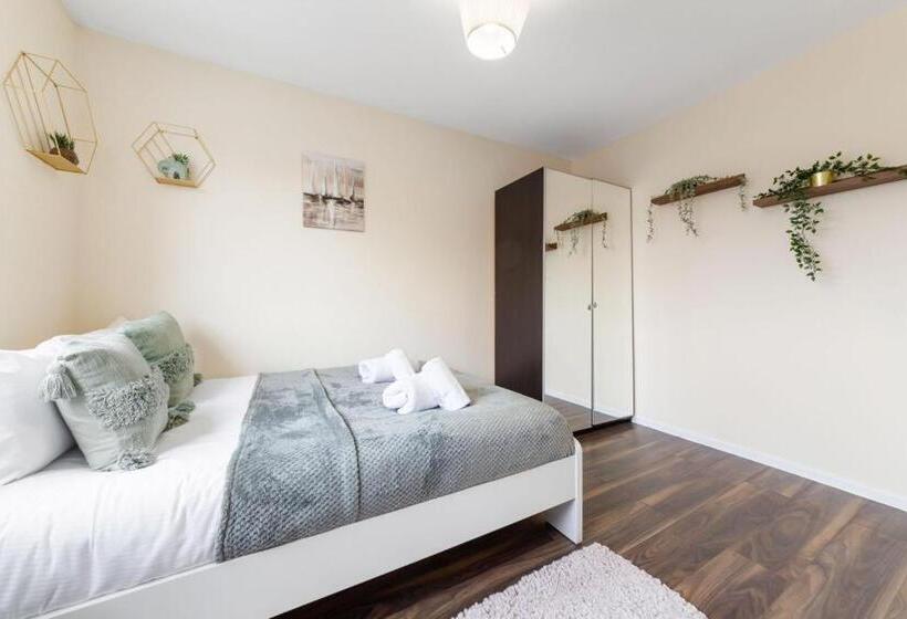 Номер Стандарт, Isleworth Stays Tw7
