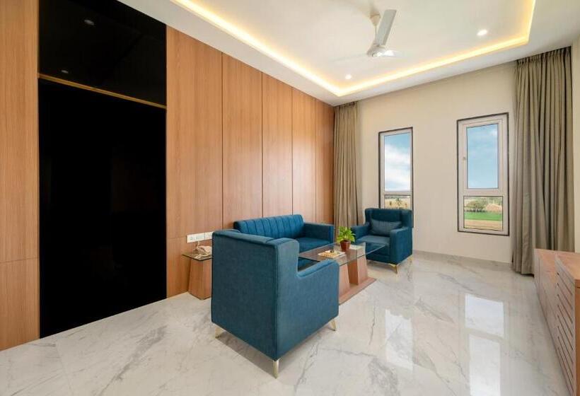 Люкс, The Orchid Jamnagar