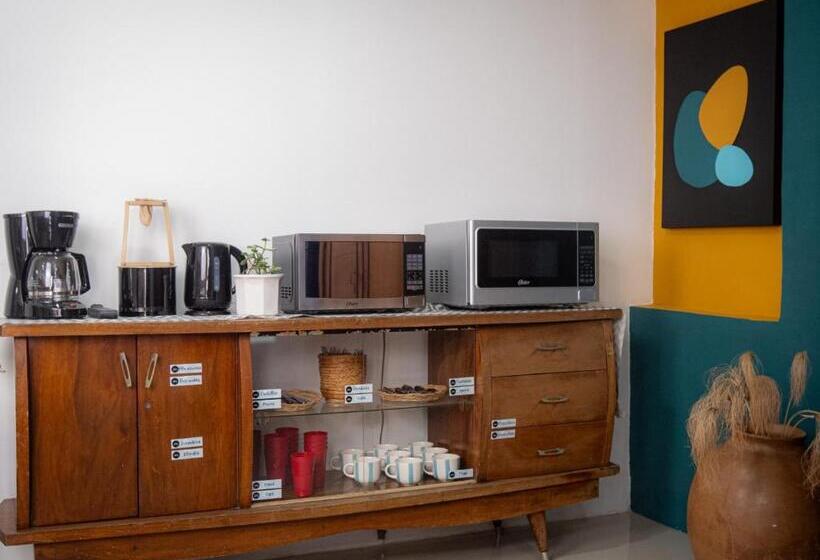 浴室共有スタンダード４人用ルーム, Lolas Hostal, Habitacion Exclusiva Para Mujeres, 2 Camarotes, Precio Por Cama