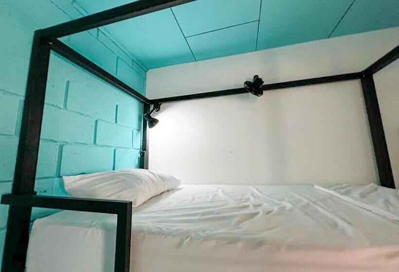 浴室共有スタンダード４人用ルーム, Lolas Hostal, Habitacion Exclusiva Para Mujeres, 2 Camarotes, Precio Por Cama