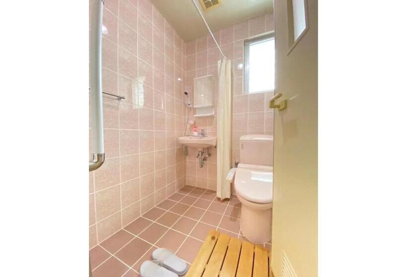 Дом 1 Спальня, Yellow House   Vacation Stay 24896v