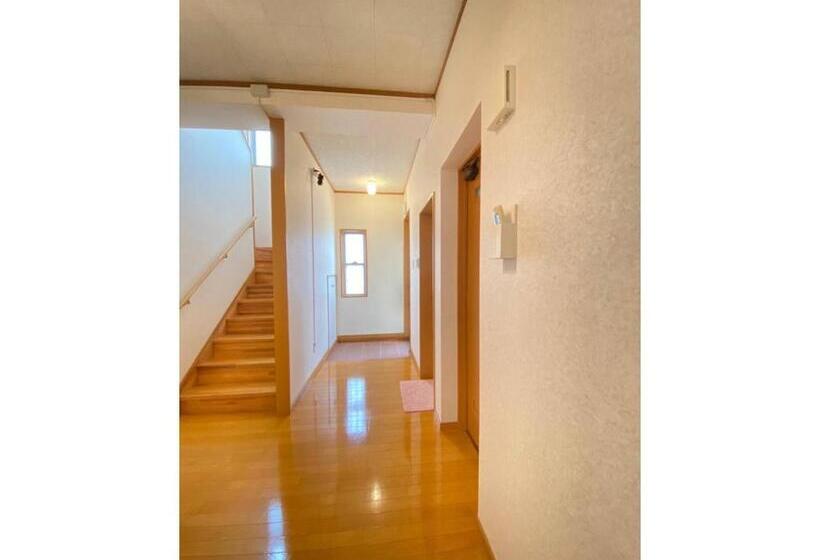 Дом 1 Спальня, Yellow House   Vacation Stay 24896v