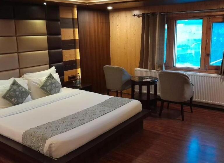 Номер Deluxe, The Shaw Resort