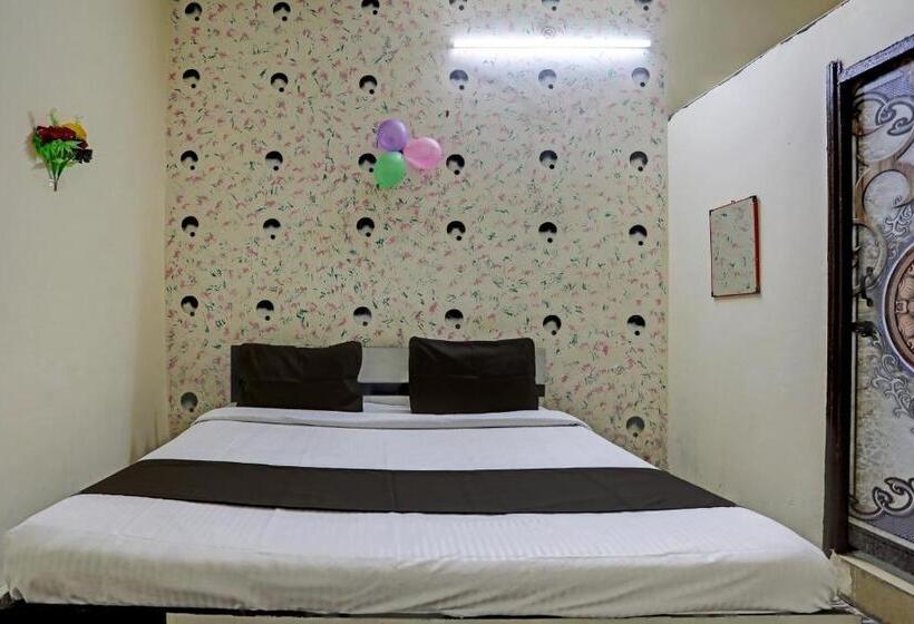 חדר קלאסי לשלושה, Oyo Hotel New Samrat