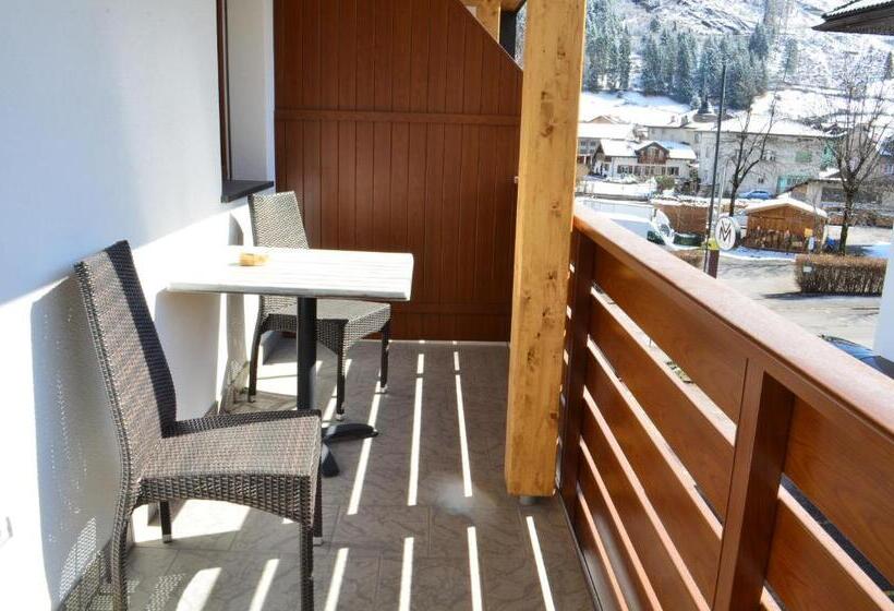 带阳台标准四人间, Aria Alpina Guest House Affittacamere