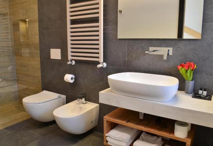 带阳台标准四人间, Aria Alpina Guest House Affittacamere