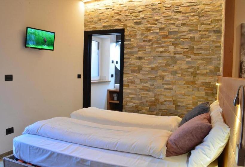 带阳台的豪华间, Aria Alpina Guest House Affittacamere