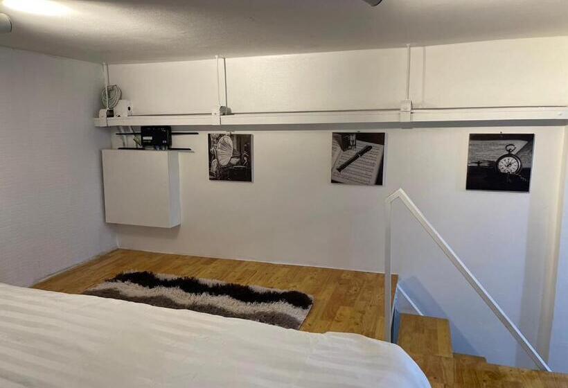 Quarto Quádruplo Estandar, Tepbunthom Banglumpoo