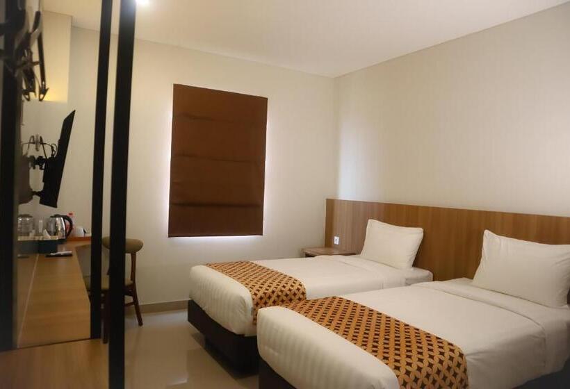 Номер Superior, Front One Hotel Gombong