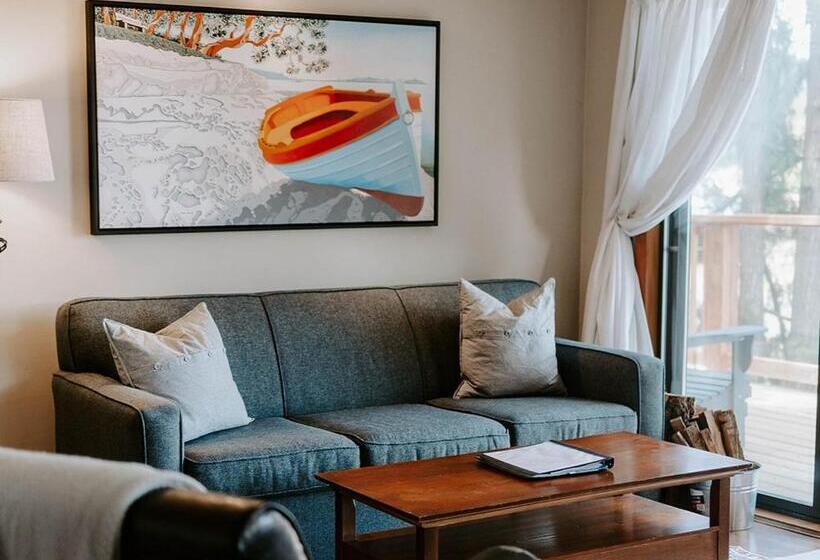 بانگلوی لوکس, Page S Resort & Marina