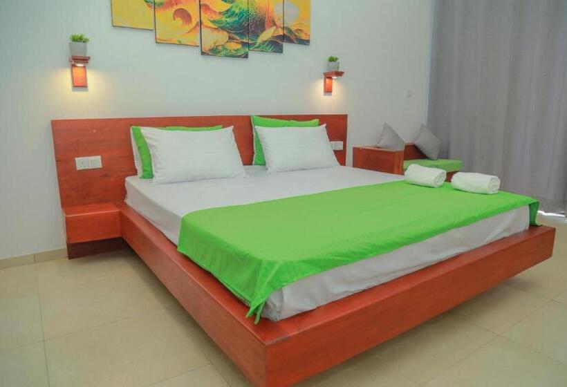 스탠다드 트리플 룸, Travellers Hotel Hikkaduwa