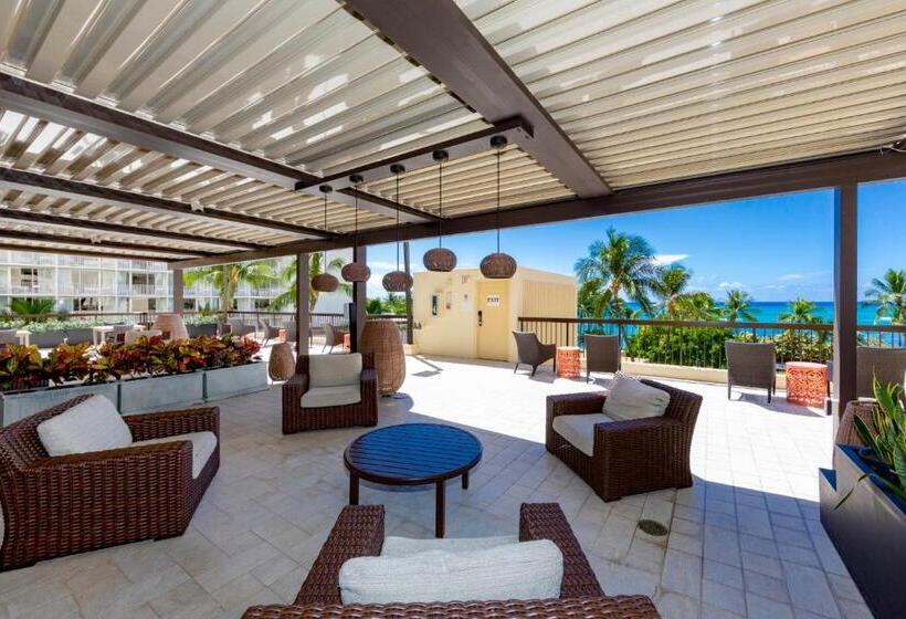 דירת חדר נוף לים, Ocean Front Spectacular Condo