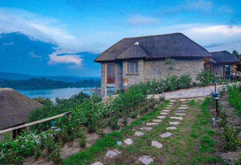 Suite with lake view, Tabebuia Spa And Safari Resort