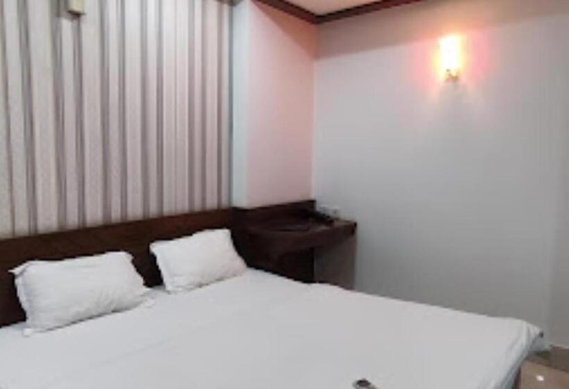 اتاق لوکس, Vinayak International
