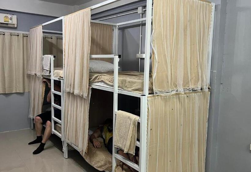 Cama em Quarto Compartilhado, W District Hostel