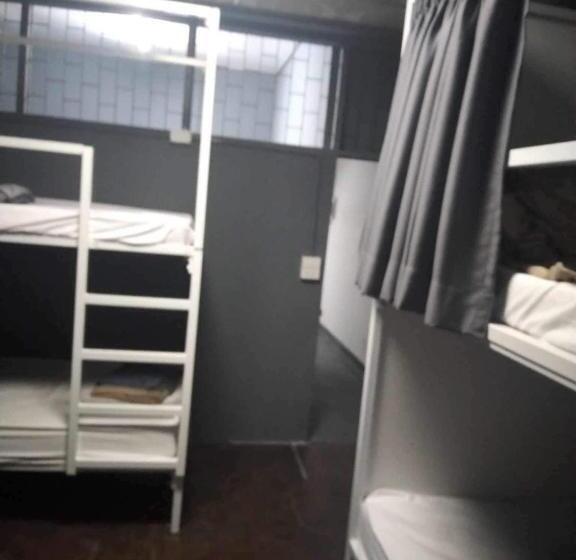 Cama em Quarto Compartilhado, W District Hostel