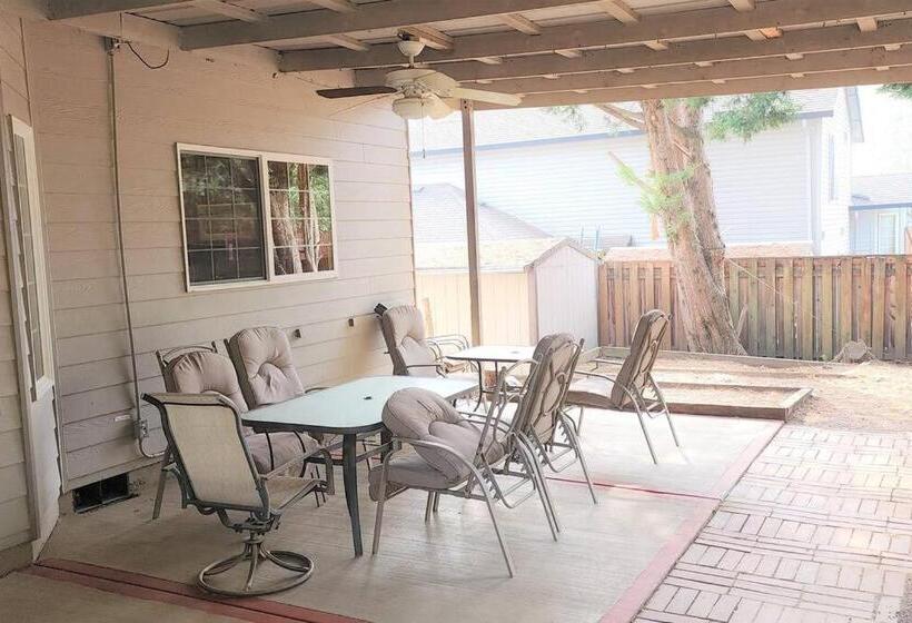 Дом 4 Спальни, A Wine Country Home In Yamhill County
