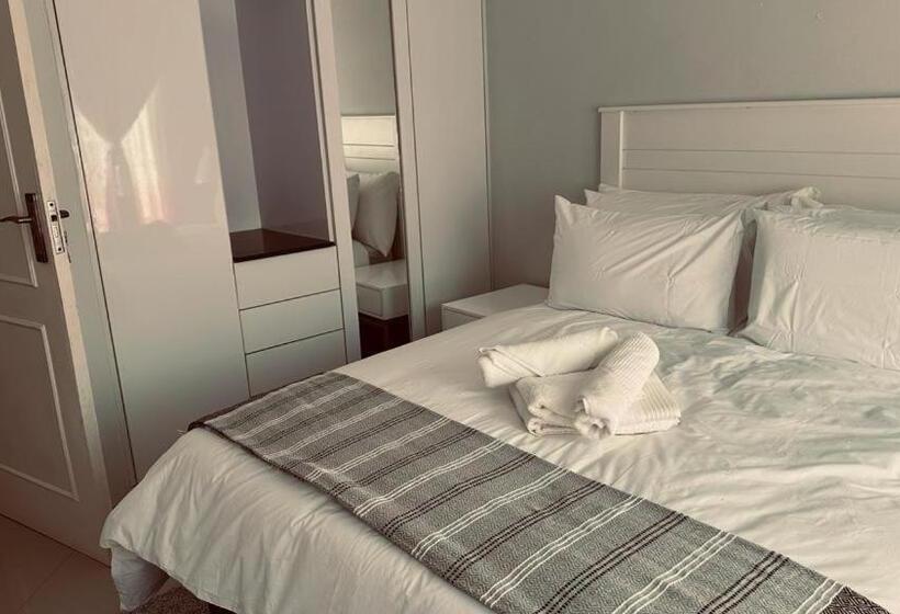 Quarto Familiar, The Hide In Sandton