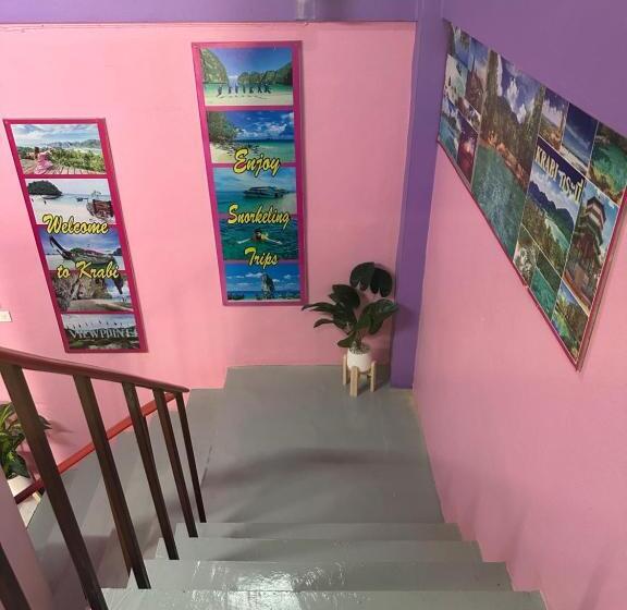 اتاق استاندارد با سرویس بهداشتی مشترک, Madam Guesthouse