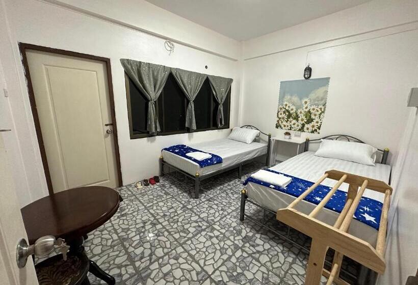 اتاق استاندارد با سرویس بهداشتی مشترک, Madam Guesthouse