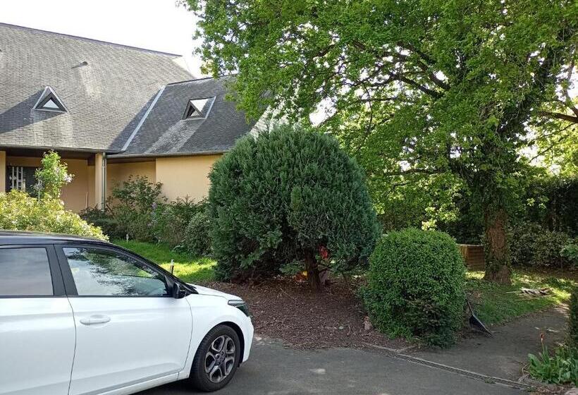 Номер Стандарт, Logement Indépendant Avec Parking Privé Et Terrasse, Au Calme