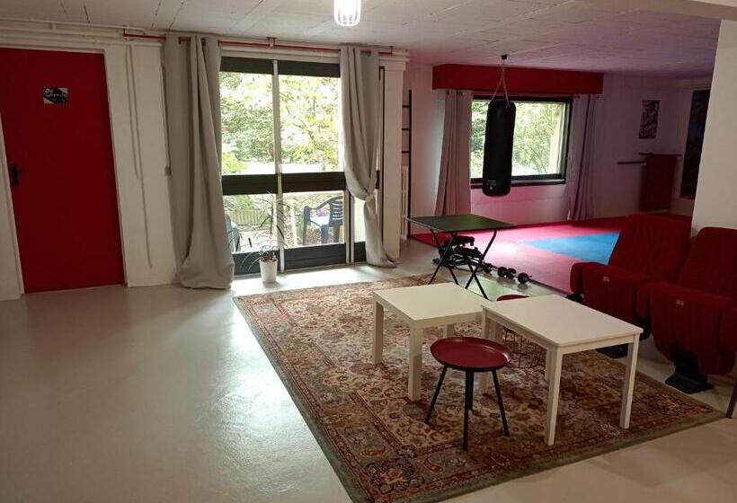Номер Стандарт, Logement Indépendant Avec Parking Privé Et Terrasse, Au Calme