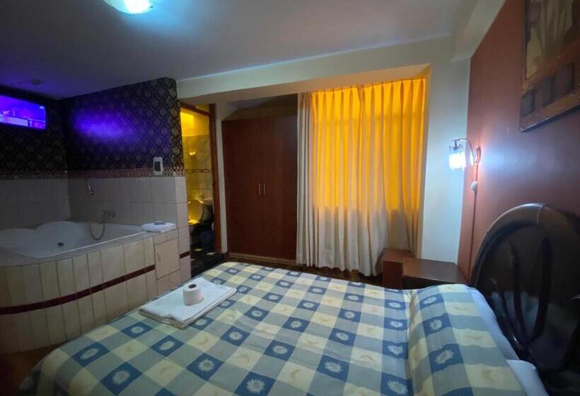 חדר סטנדרט עם ג'קוזי, Arc & Suites