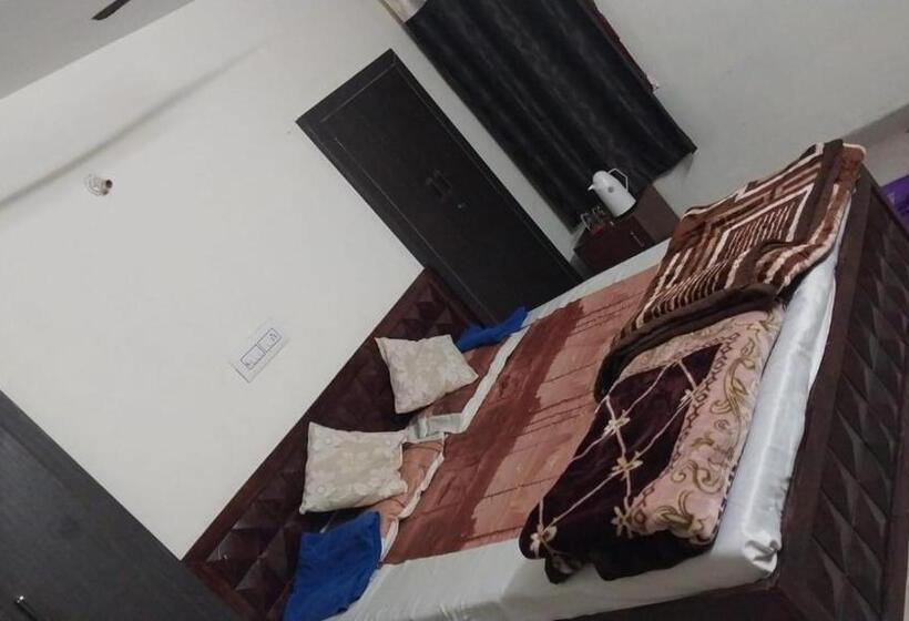 Номер Стандарт с Балконом, Dwarka Mai Guest House