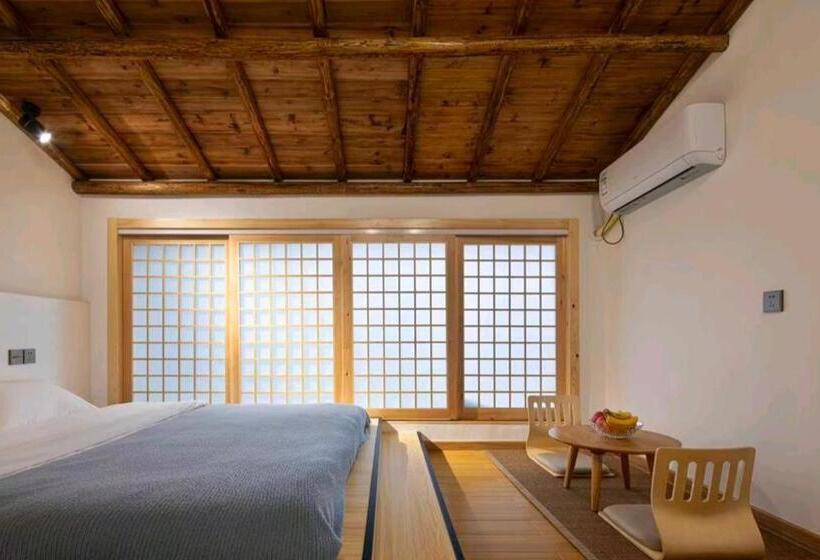 Quarto Estandar, Geometric  Home White Space B&b