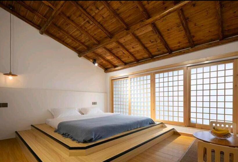 Номер Стандарт, Geometric  Home White Space B&b