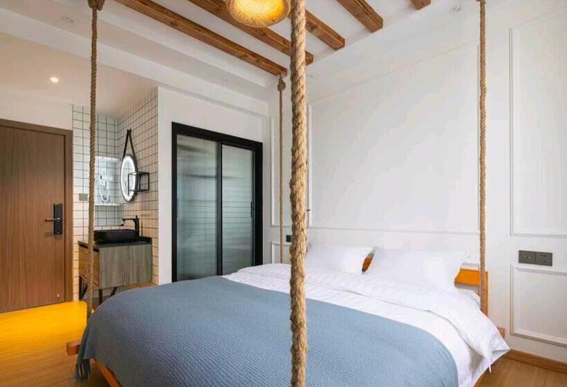 Номер Стандарт, Geometric  Home White Space B&b