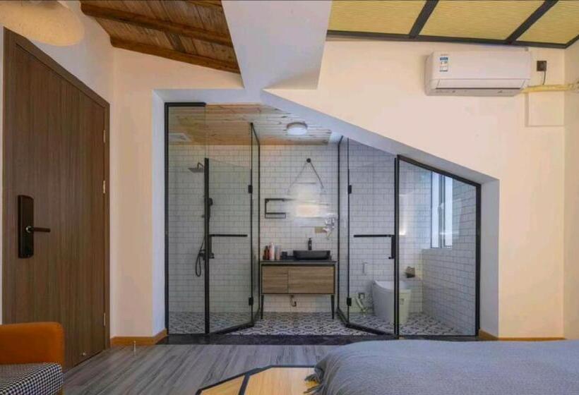 Номер Superior, Geometric  Home White Space B&b