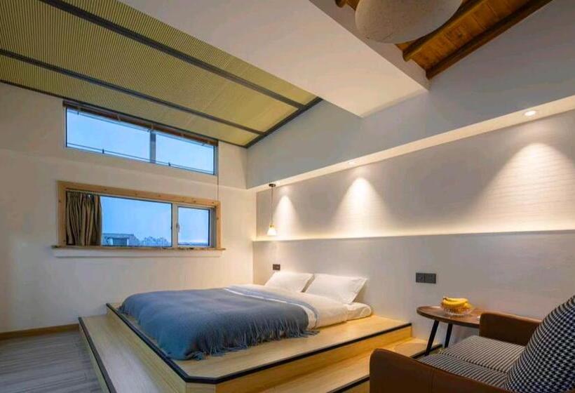 Quarto Superior, Geometric  Home White Space B&b