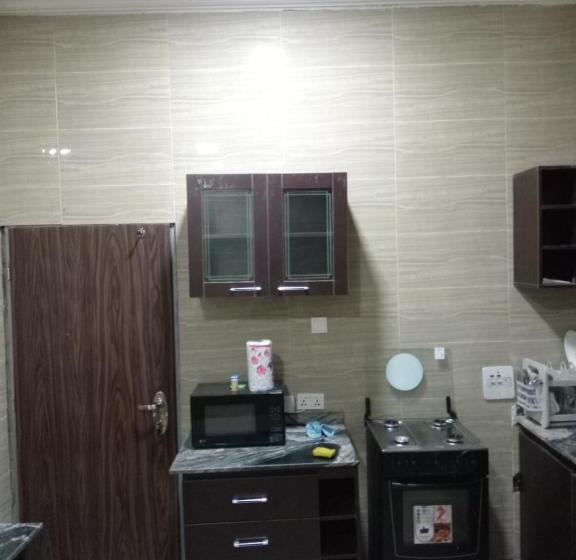 اتاق لوکس با بالکن, Od V!ck S Classic, Wuse 2 Extension, Upscale Jahi District Wifi,24hr Power,security, Dstv