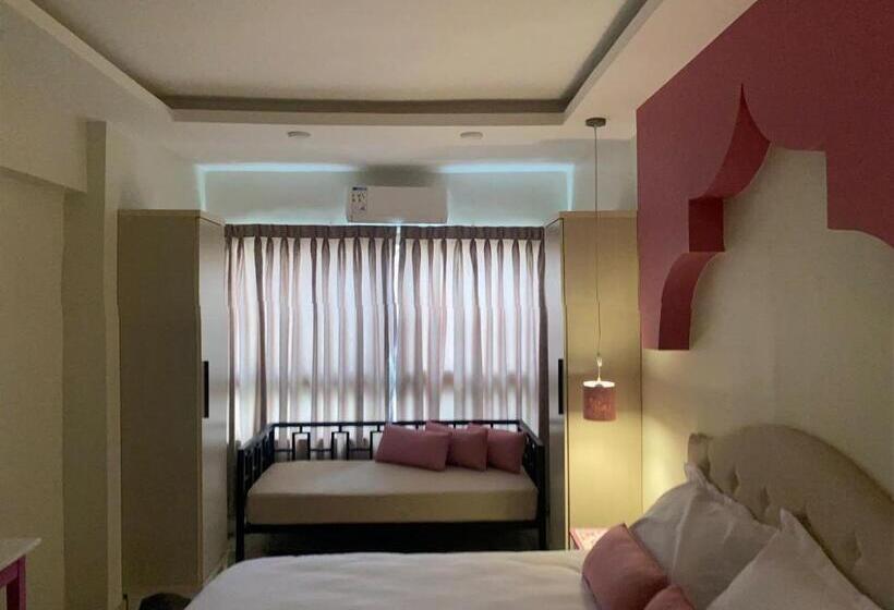 استودیوی لوکس, Amman Trail Hotel & Studios