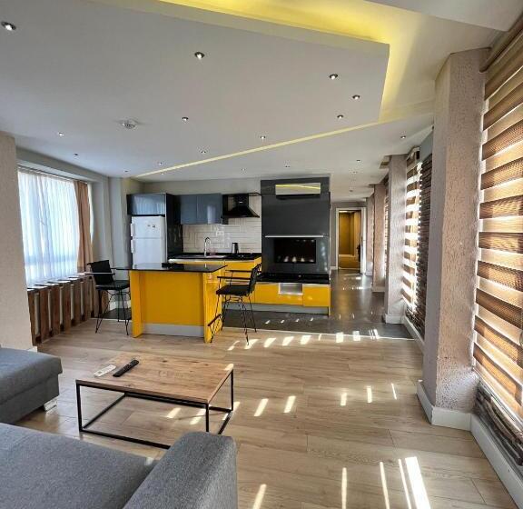 Люкс 2 Спальни, The Sisli Luxury Corner Suit