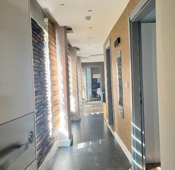 سوئیت 2 خوابه, The Sisli Luxury Corner Suit