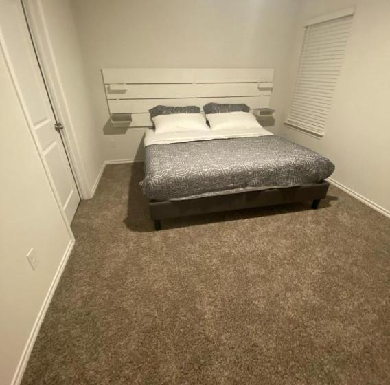 חדר סטנדרט עם מיטת קינג, Cozy Room In A Quiet House For Professionals / Business Travel